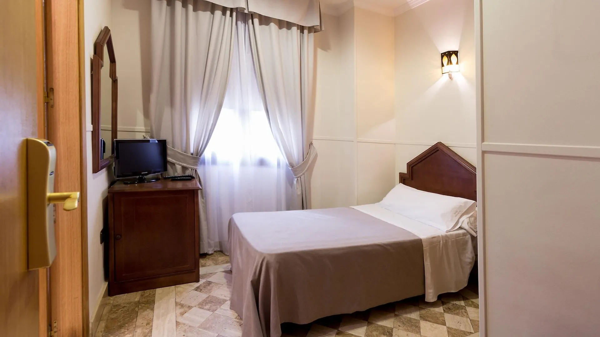 Hotel Boutique Reina Mora Granada 2*,