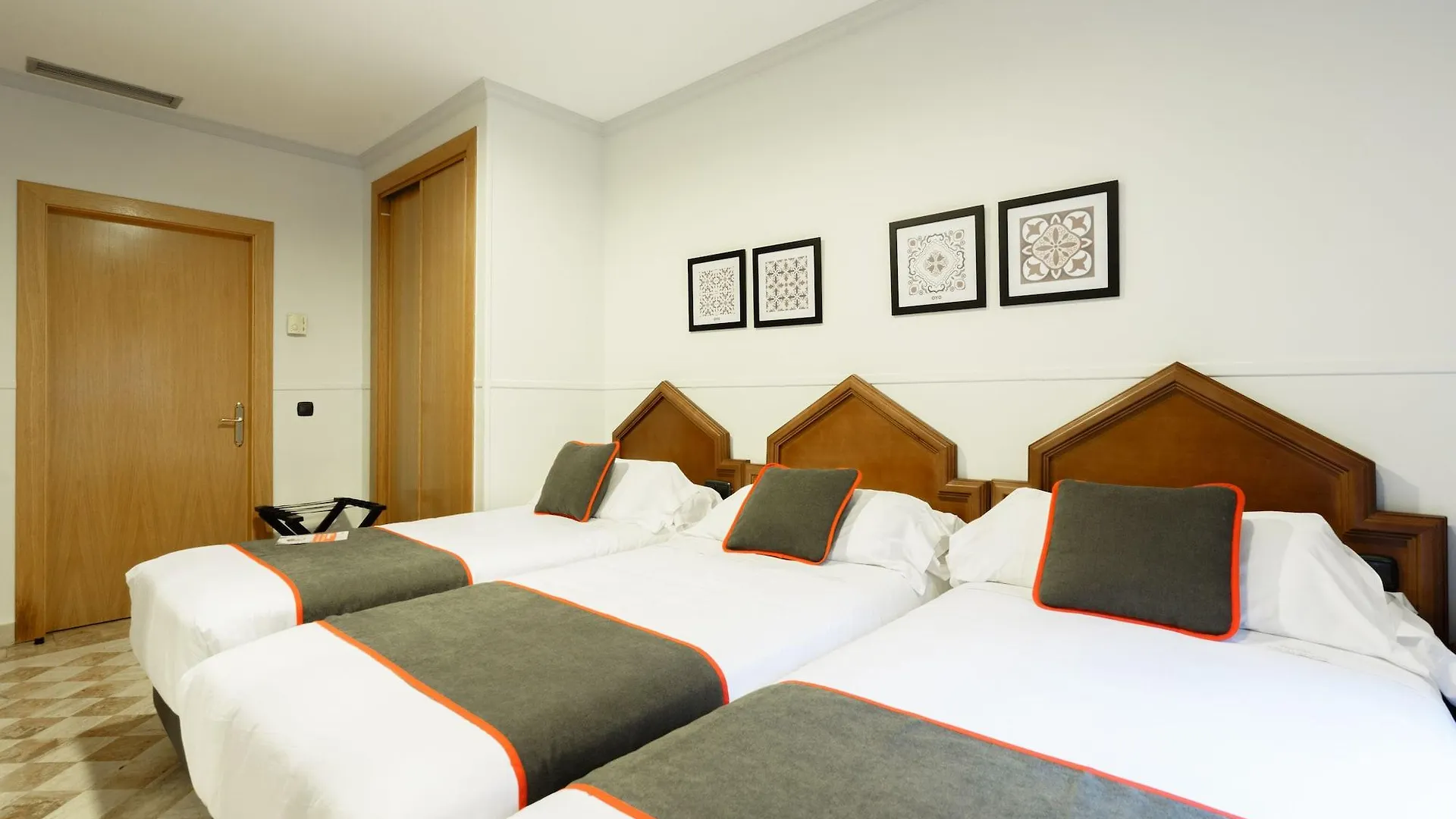 Hotel Boutique Reina Mora Granada 2*,